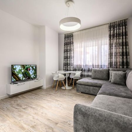 Miku Apartment-City Walk 1Bd Stylish Apartment Tirana Exteriör bild